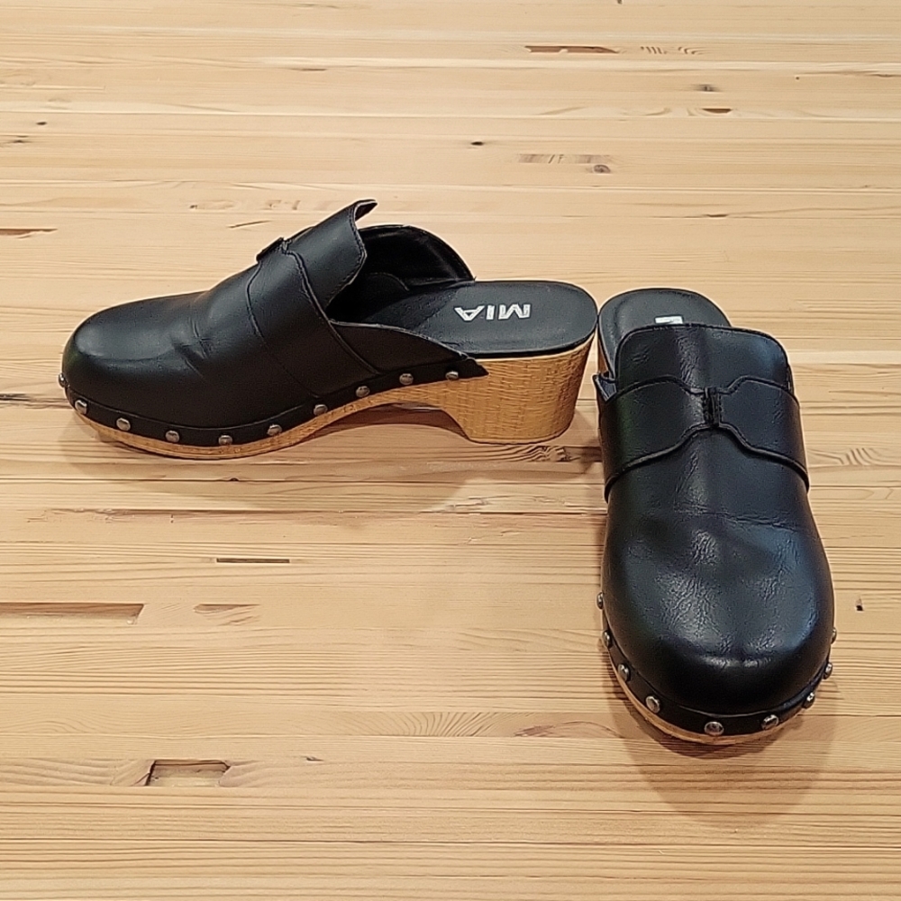 MIA Clogs